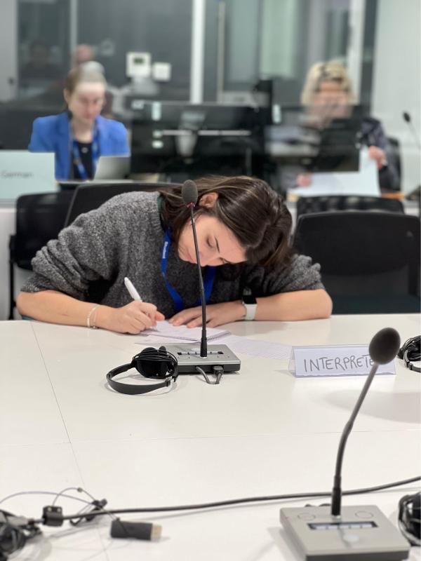 Taking notes during a consecutive interpreting assignment