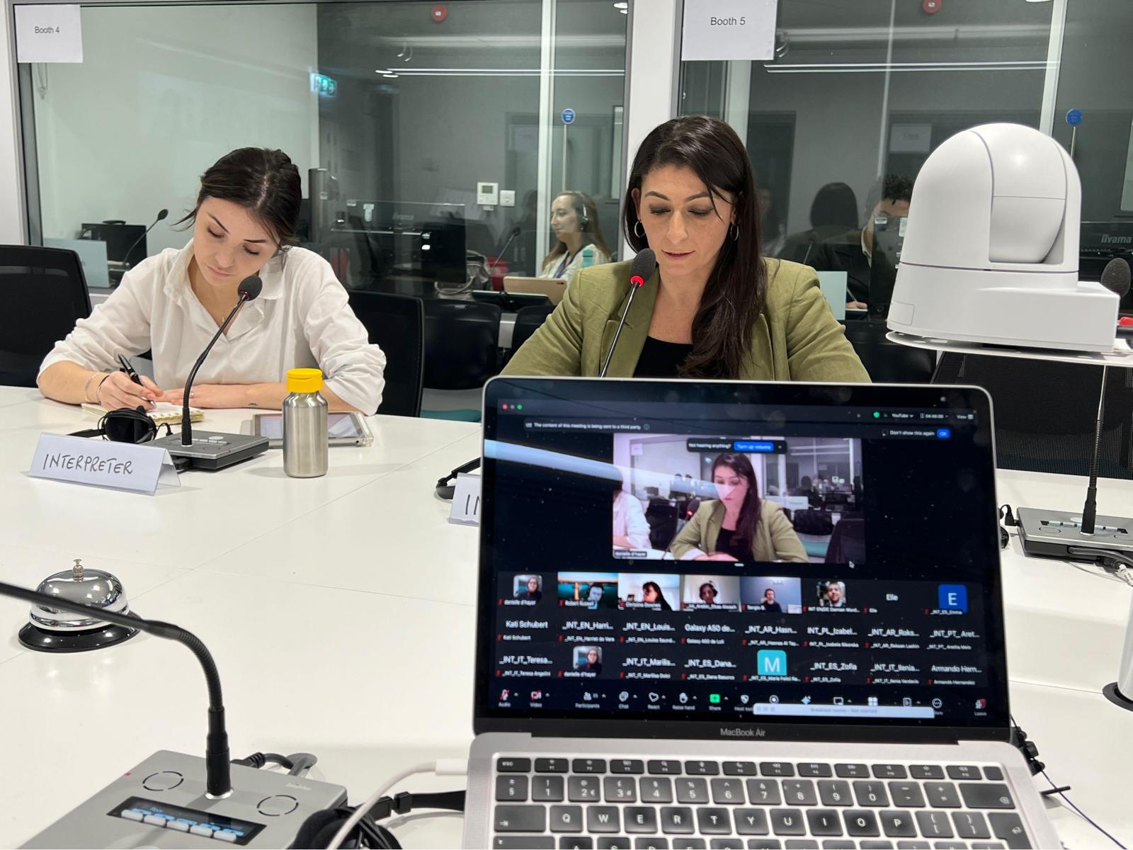 Interpreting on site, with on-site and remote participants